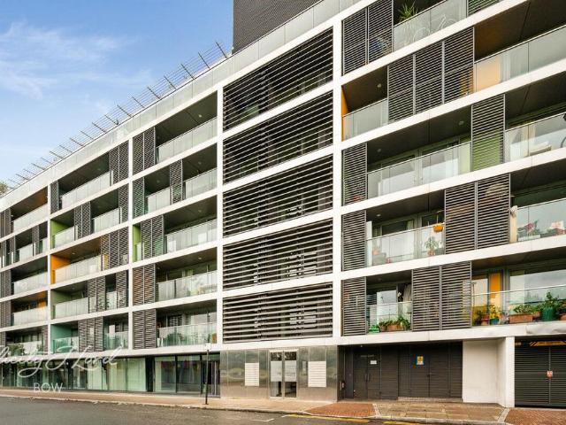 Flat for sale in Mile End, Greater London
