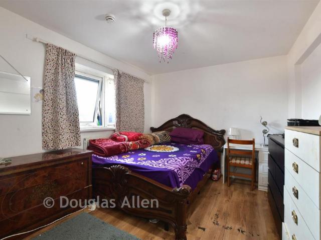 Flat for sale in London Borough of Newham, Greater London