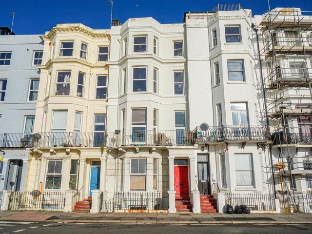 Flat for sale in West Marina, Guestling Green
