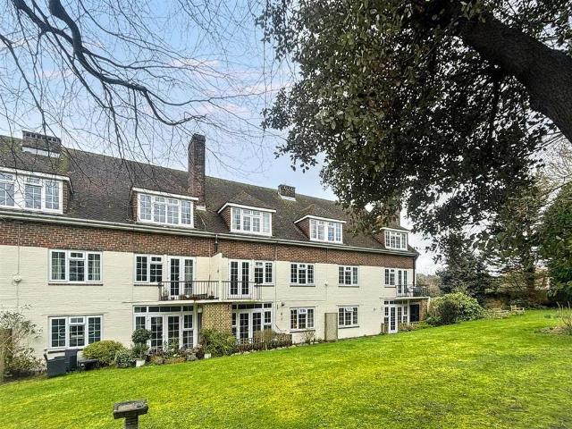 Flat for sale in Willingdon, Cross In Hand