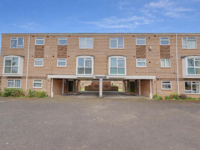 Flat for sale in Helford, Hampshire