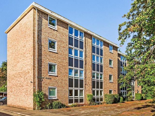 Flat for sale in Southfields, Greater London