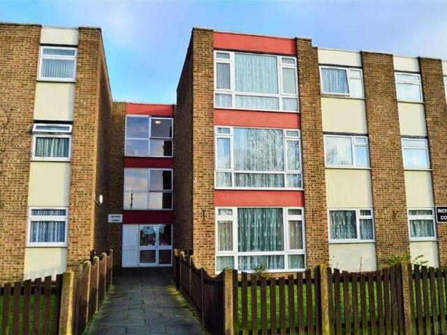 Flat for sale in Cliftonville West, Acol
