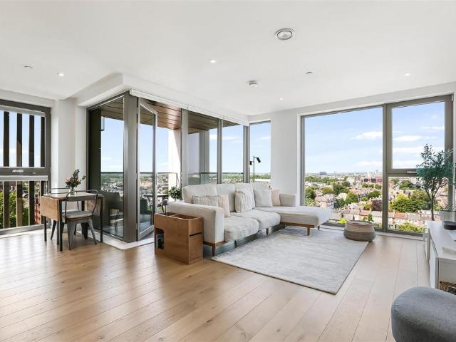Flat for sale in Putney, Greater London
