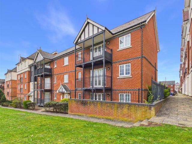 Flat for sale in Mile End, Fordham Heath
