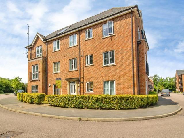 Flat for sale in Milton Keynes
