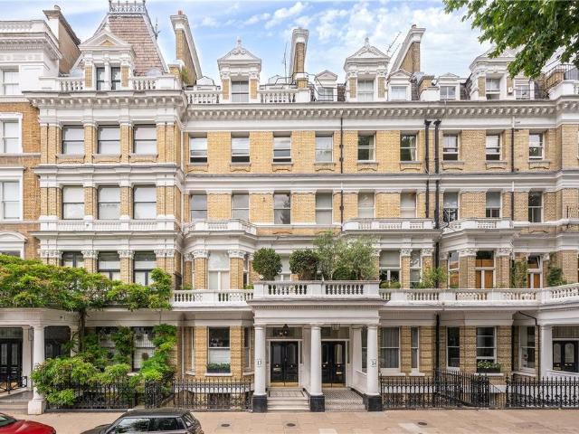 Flat for sale in The Boltons, Greater London