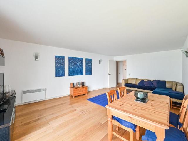 Flat for sale in Blackwall, Greater London