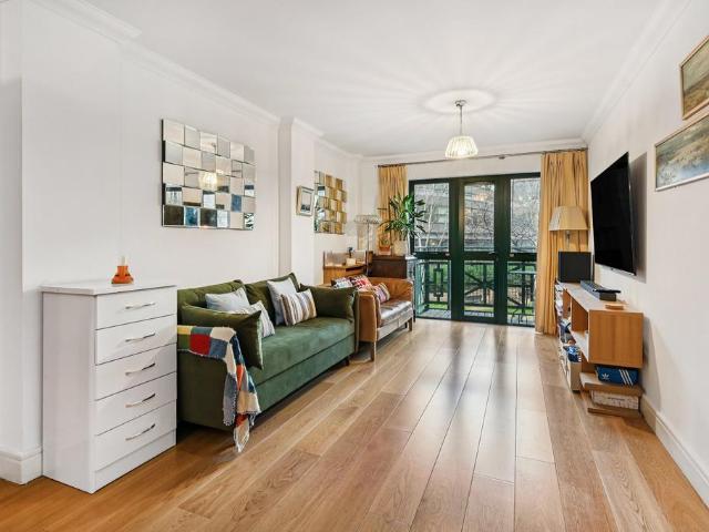 Flat for sale in Westminster, Greater London