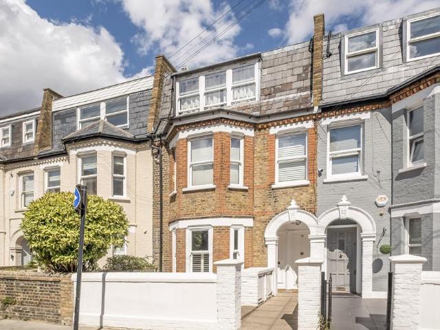 Flat for sale in Hurlingham, Greater London