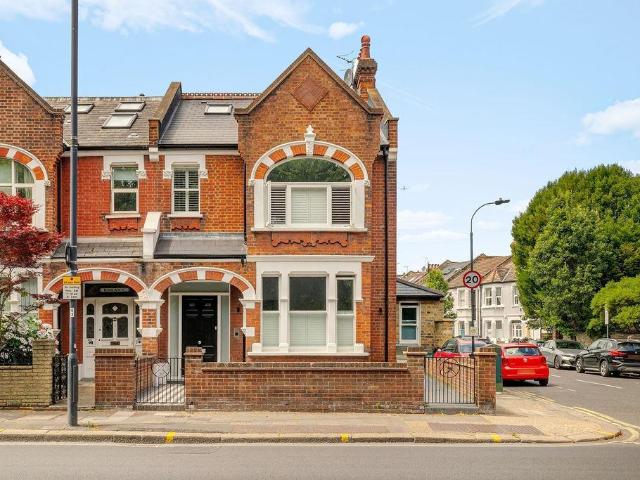 Flat for sale in Fulham, Greater London