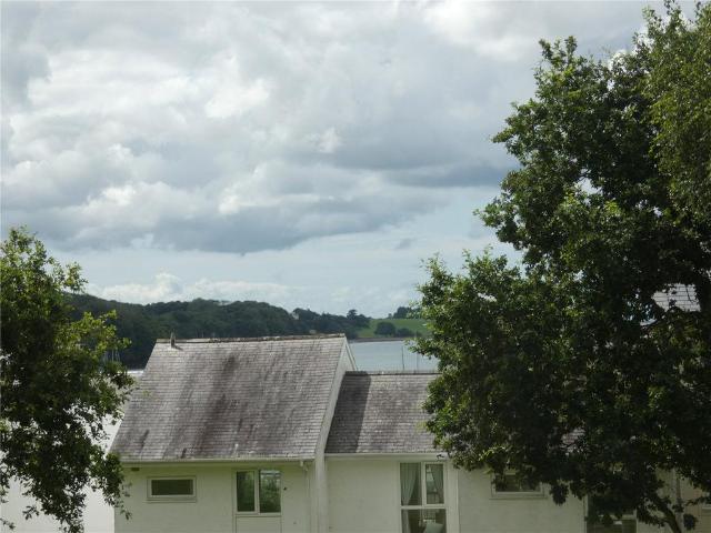 Flat for sale in Y Felinheli, Wales