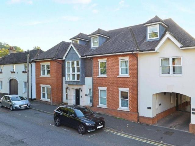 Flat for sale in Holloway Hill, Fole
