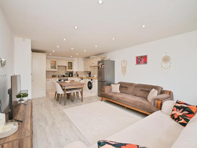 Flat for sale in Goffs Oak, Broxbourne