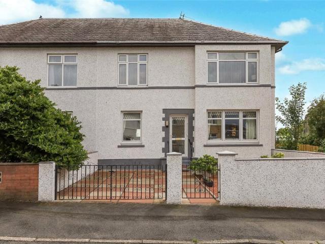 Flat for sale in Largs, Scotland