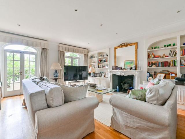 Flat for sale in City of Westminster, Greater London