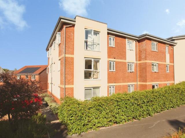 Flat for sale in Highweek, Bridford