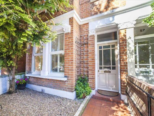Flat for sale in London Borough of Ealing, Greater London