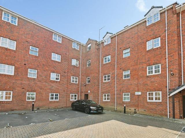 Flat for sale in Semilong, Northampton
