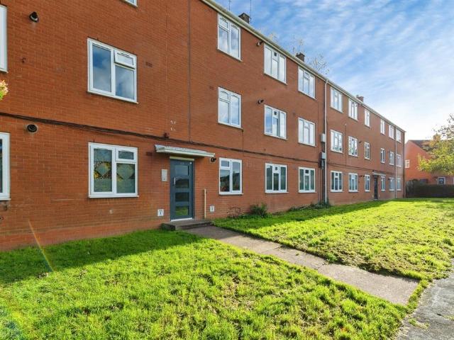Flat for sale in Sydenham, Warwick