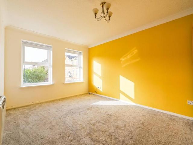 Flat for sale in Beckton, Greater London