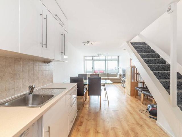 Flat for sale in Belsize Park, Greater London