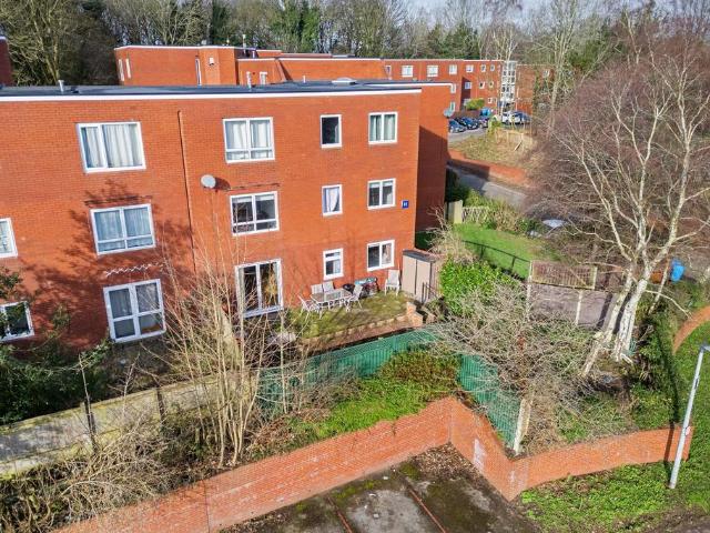 Flat for sale in Windmill Hill, Halton