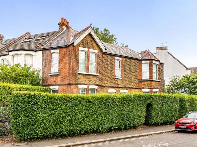 Flat for sale in London Borough of Lambeth, Greater London