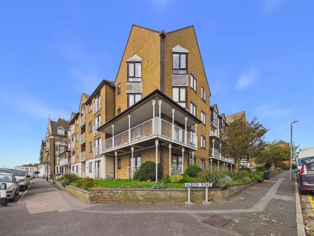 Flat for sale in East Cliff, Thanet