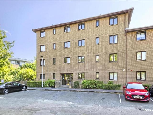 Flat for sale in Hillside, Leith