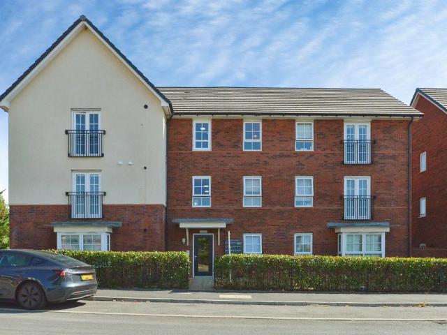 Flat for sale in Old Wolverton, Milton Keynes