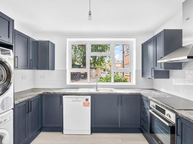 Flat for sale in Stoke Newington, Greater London