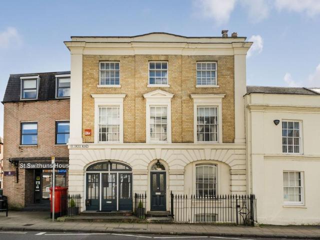 Flat for sale in The Close, Winchester