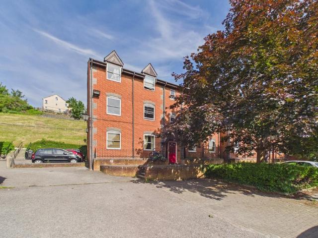 Flat for sale in Reading