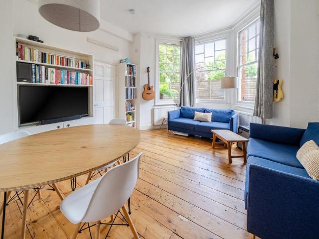 Flat for sale in London Borough of Wandsworth, Greater London