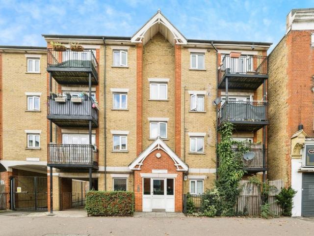 Flat for sale in Leytonstone, Greater London