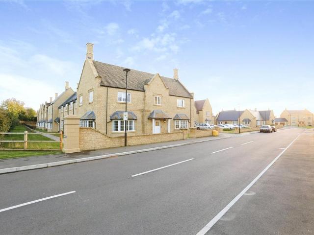 Flat for sale in Broadway, Wychavon
