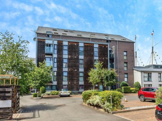 Flat for sale in Spike Island, Feckenham