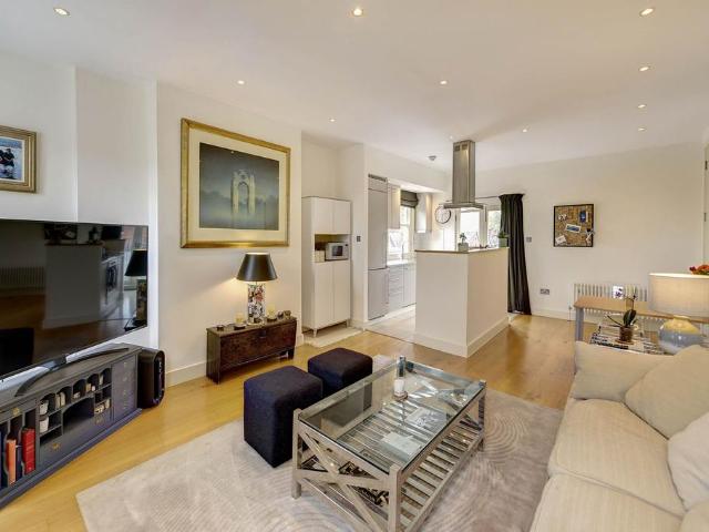 Flat for sale in Brompton, Greater London