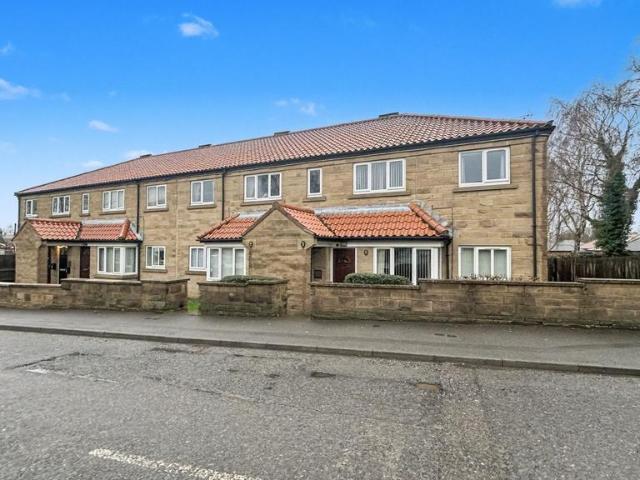 Flat for sale in Potters Corner, East Midlands