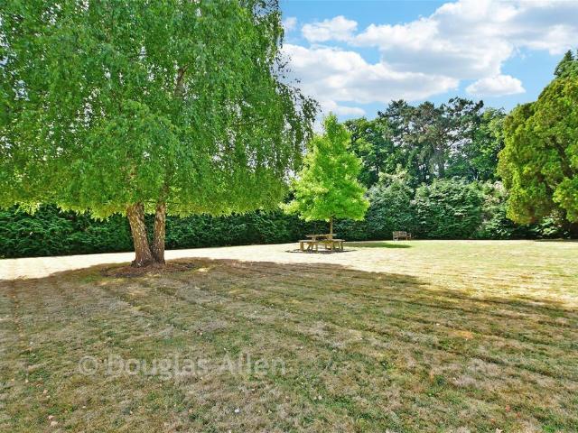 Flat for sale in Coopersale Street, Epping
