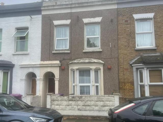 Flat for sale in London Borough of Tower Hamlets, Greater London