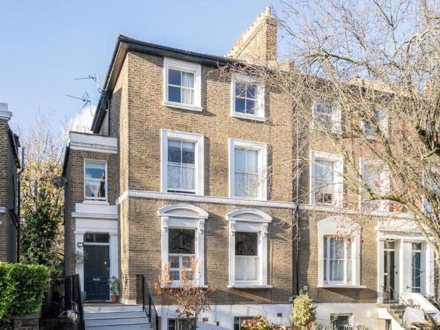 Flat for sale in London Borough of Lewisham, New Cross