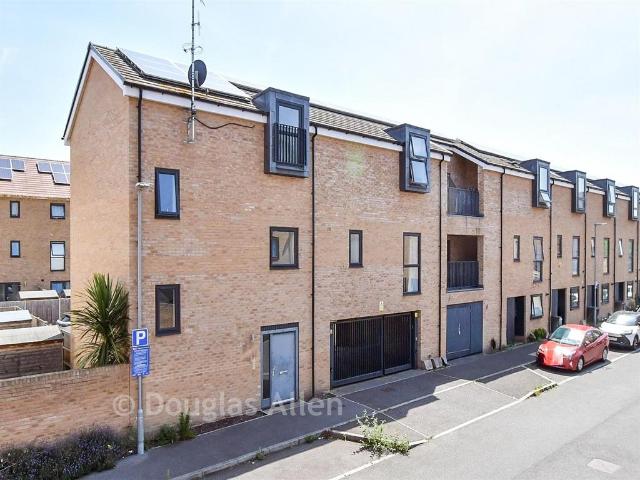 Flat for sale in Greater London