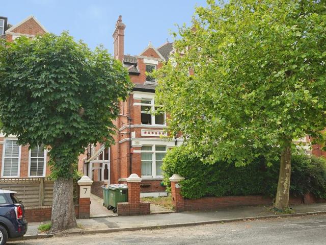 Flat for sale in Folkestone