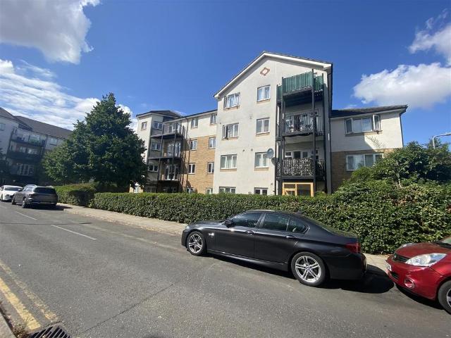 Flat for sale in Ponders End, Greater London