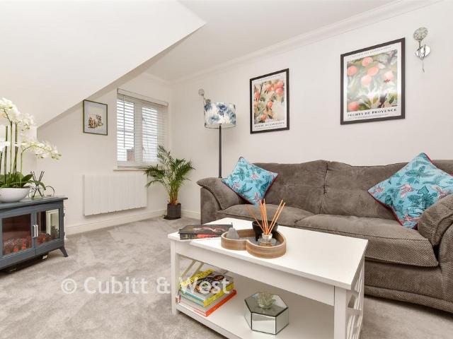 Flat for sale in Red Hill, Surrey