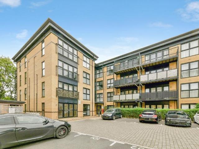 Flat for sale in Pin Green Industrial Area, Stevenage