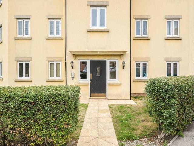 Flat for sale in Warminster, Wiltshire