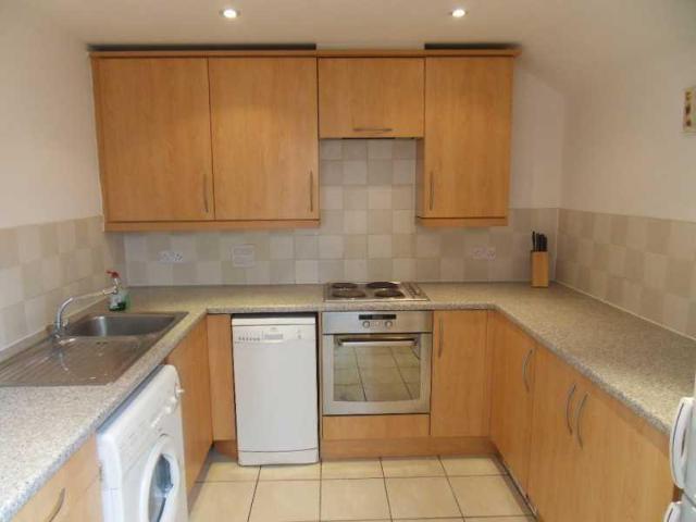 Flat for sale in London Borough of Hounslow, Feltham